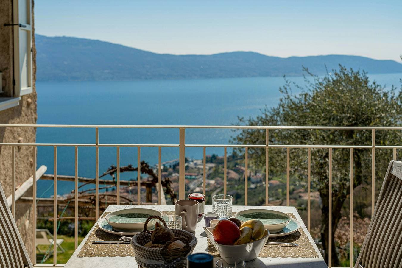 Foto 3 von 26: Ferienwohnung in einer Villa mit Pool am Gardasee