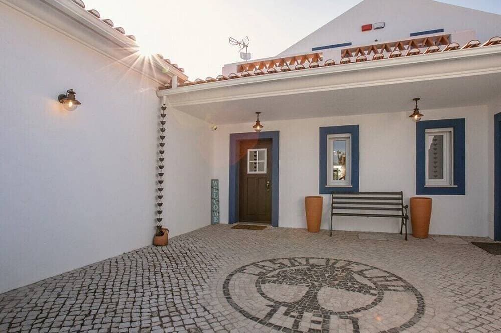 Foto 12 von 22: Luxury 4-bedroom villa with heated pool and private property in tranquil Guisado