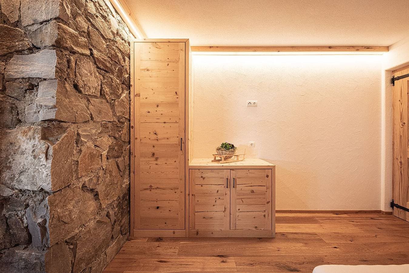 Foto 10 von 10: Ferienwohnung "Kofler Zw Den Wänden Apt Zirm" mit Bergblick, Gemeinschaftsgarten und WLAN