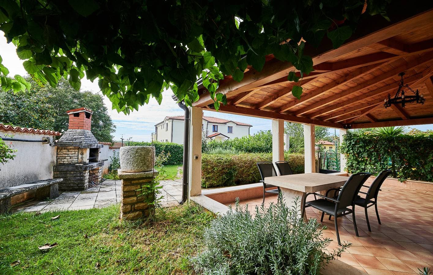 Zweistöckiges Ferienhaus für in Valica 1