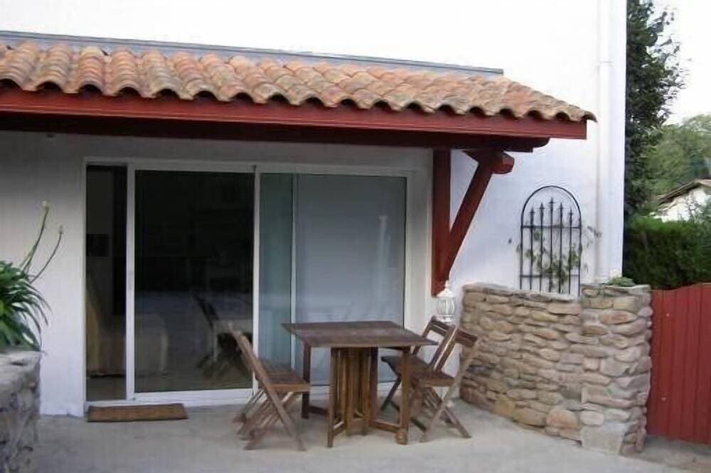 Urrugne, T2 apartment in quiet area, for 2 adults 1