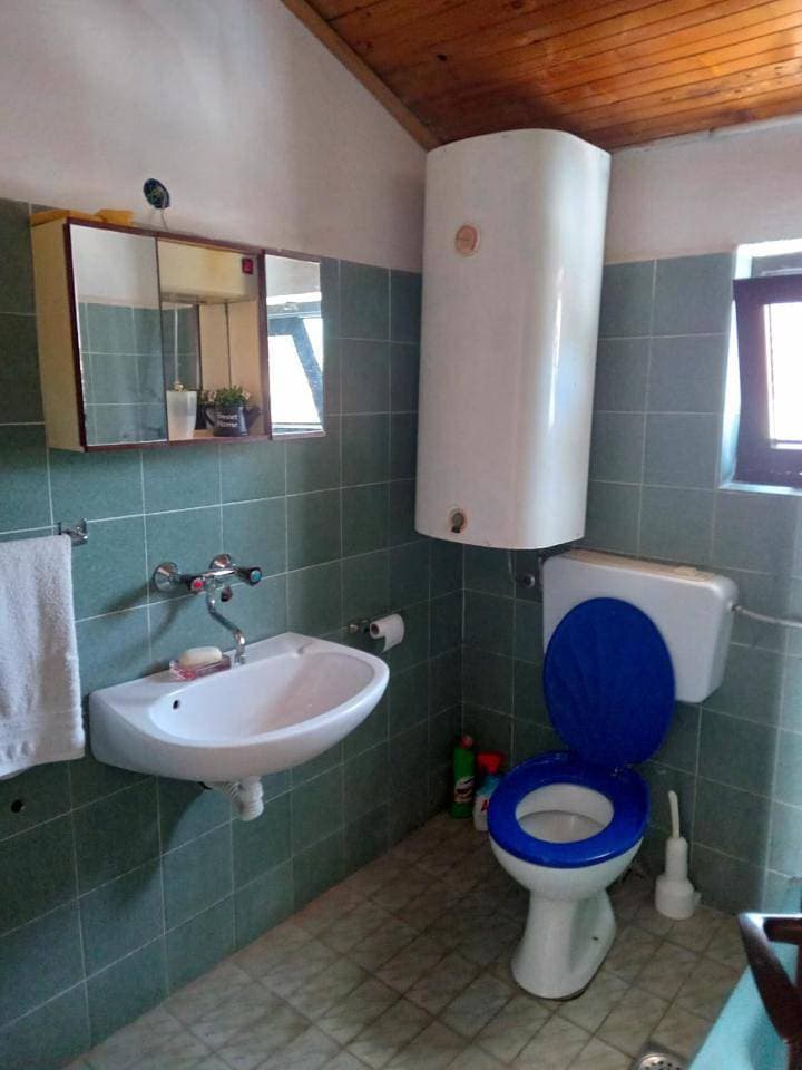 Foto 6 von 11: Basic Triple Room with Shared Bathroom