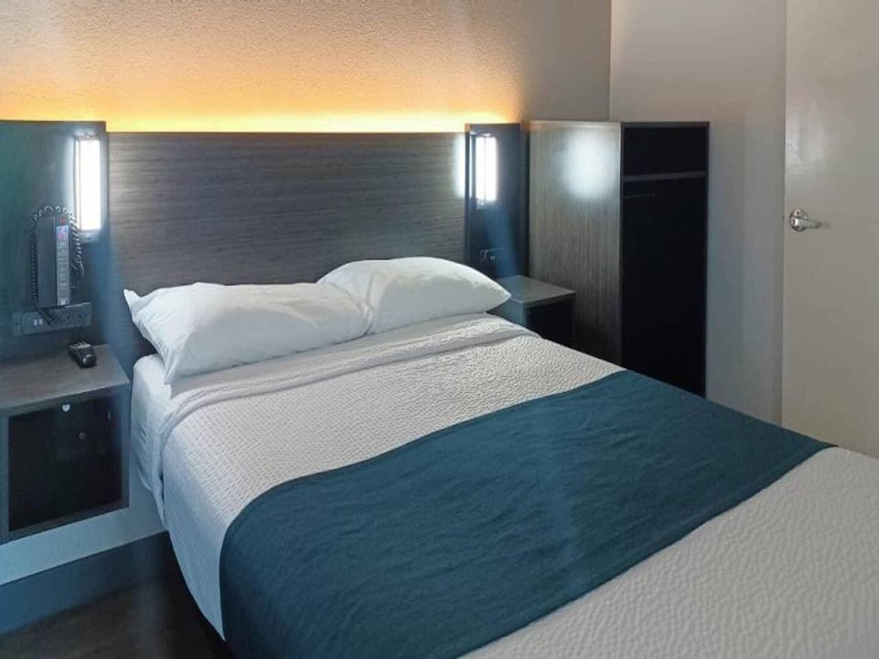 Foto 7 von 26: 1 Queensize-Bett | Kühlschrank, Raucher