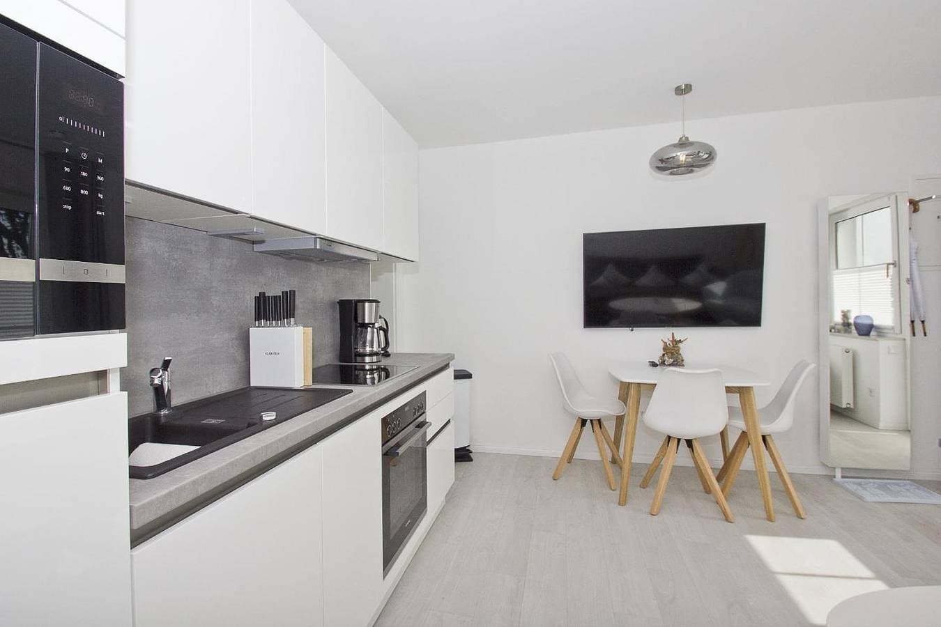 Foto 10 von 18: Modernen Ferienwohnung mit eigener Terrasse - Haus Inselwind FeWo MEERküste