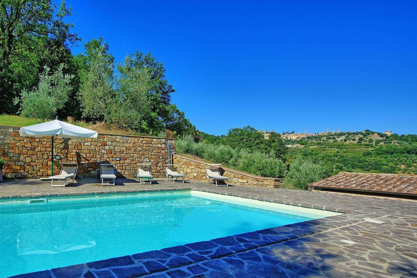 Foto 13 von 39: Villa für 8 Personen mit Pool