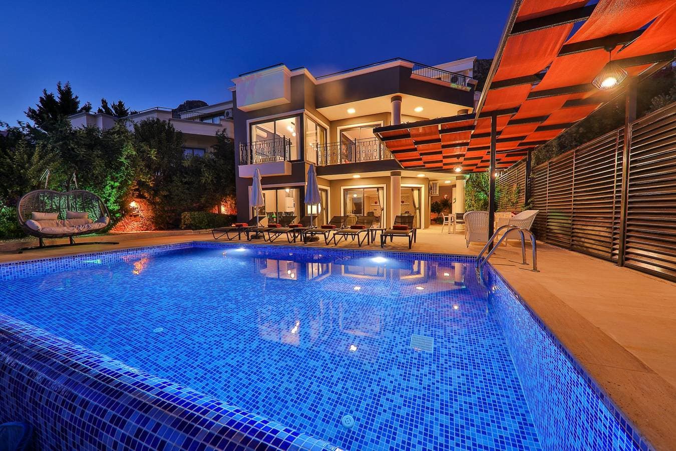 Foto 8 von 58: Villa für 6 Personen mit Balkon
