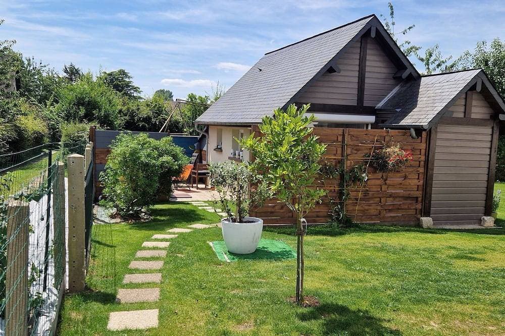Small house near Rouen parking space + car charging socket 1