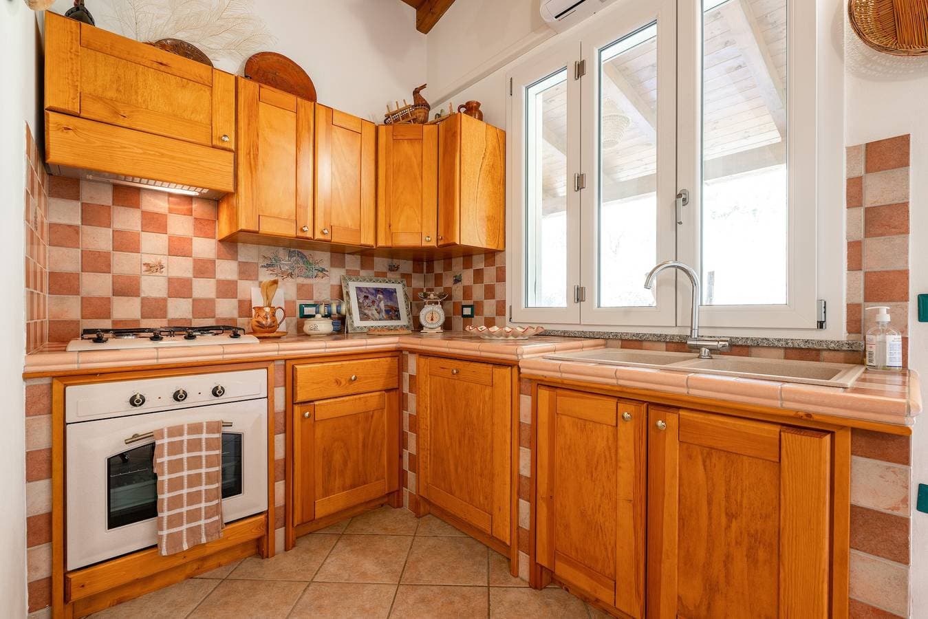 Foto 8 von 24: Ferienhaus 'Villetta Ghisu' mit privater Terrasse, privatem Garten und Klimaanlage