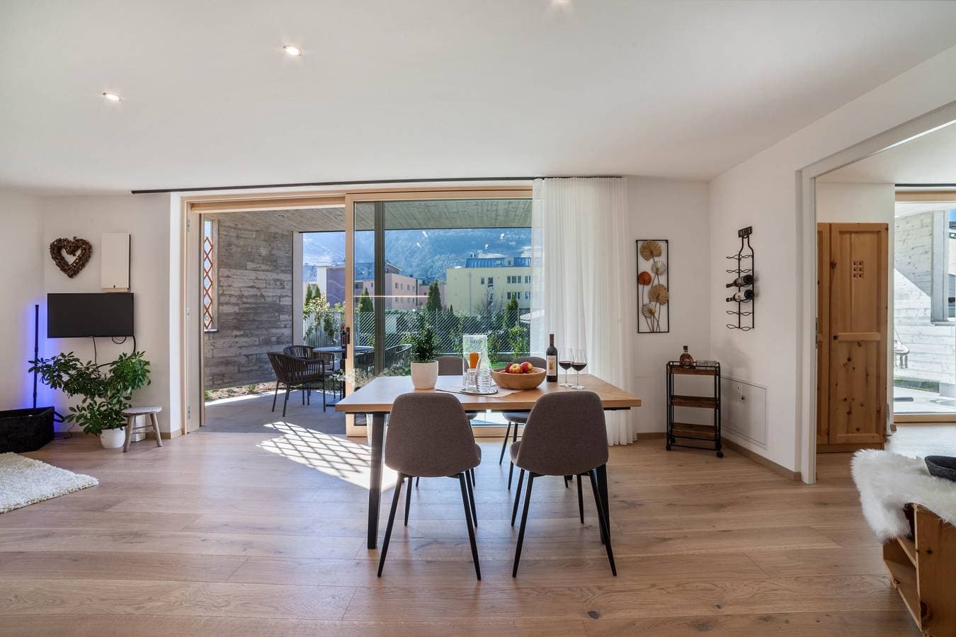 Foto 5 von 34: Adler Living Gartenwohnung mit Bergblick, privatem Garten und WLAN