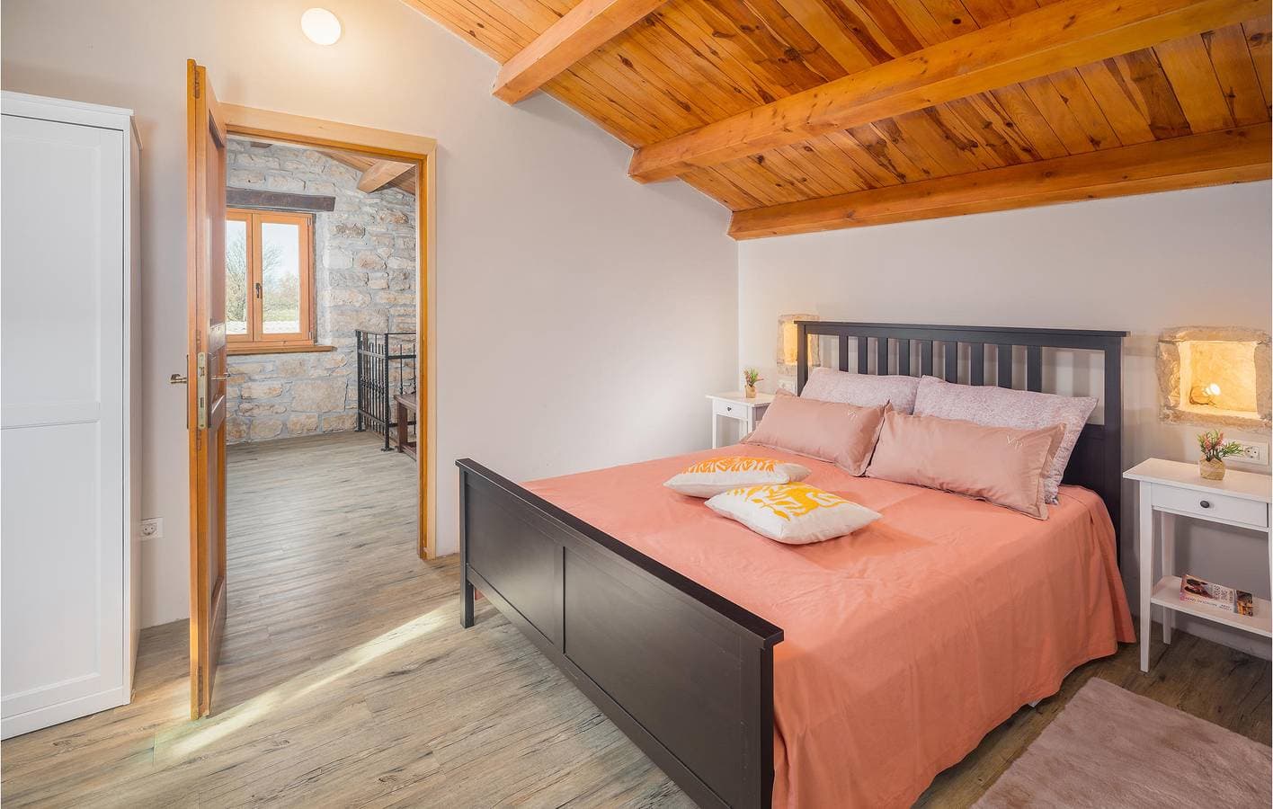 Foto 6 von 39: Ferienwohnung mit Panoramablick, WLAN, Terrasse und Parkplatz in der Nähe von Barban