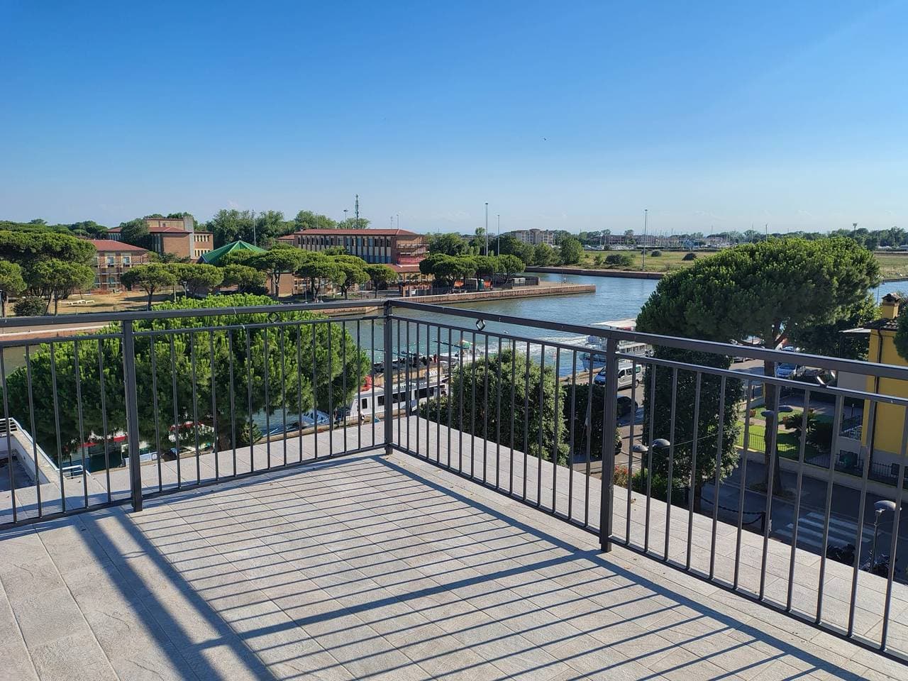 Foto 8 von 15: Apartment „Tramontana 1“ mit gemeinsamer Terrasse, WLAN und Klimaanlage