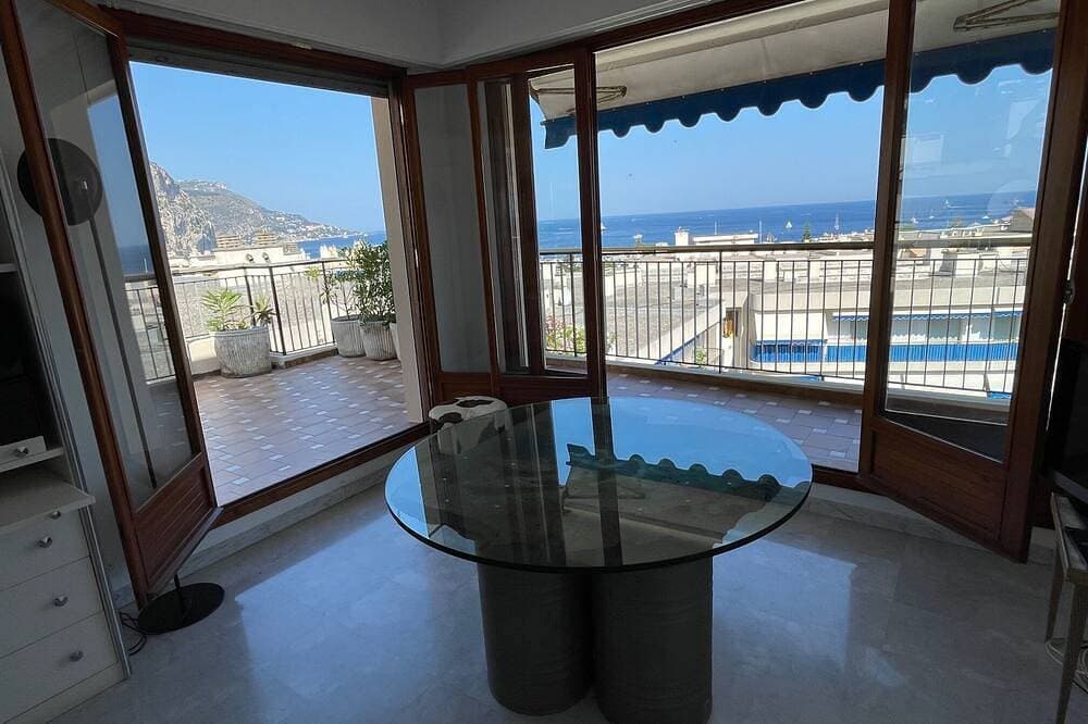 Penthouse for 2, top location, sea view, parking, elevator, air conditioning. 1