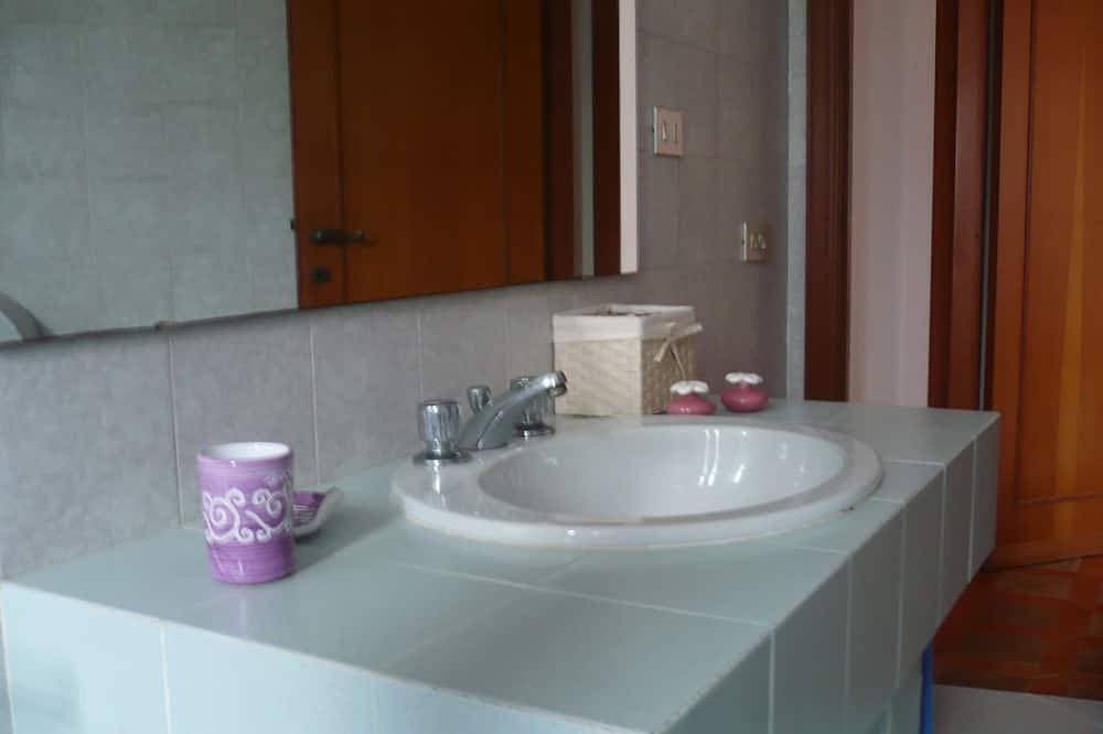 Foto 5 von 30: Wohnung im Familienhaus, umgeben von Grün