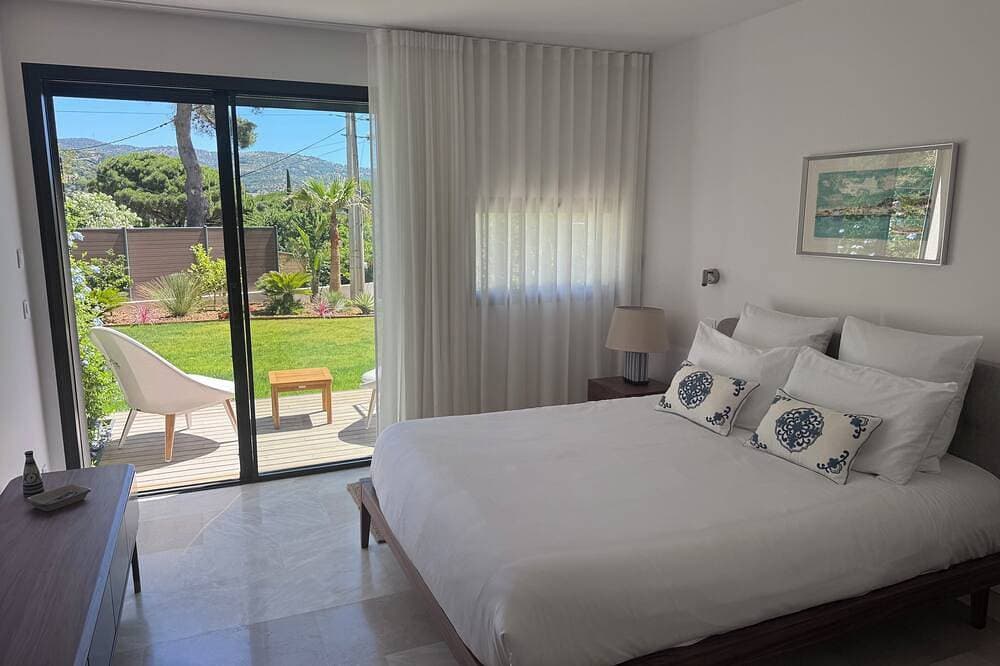 An exceptional room in a refined setting 1
