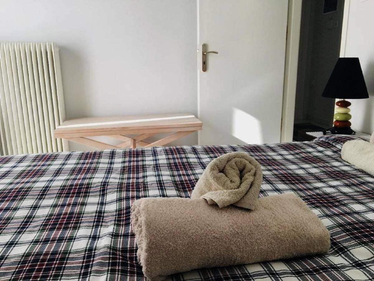 Foto 2 von 13: Triple Room with Living Room