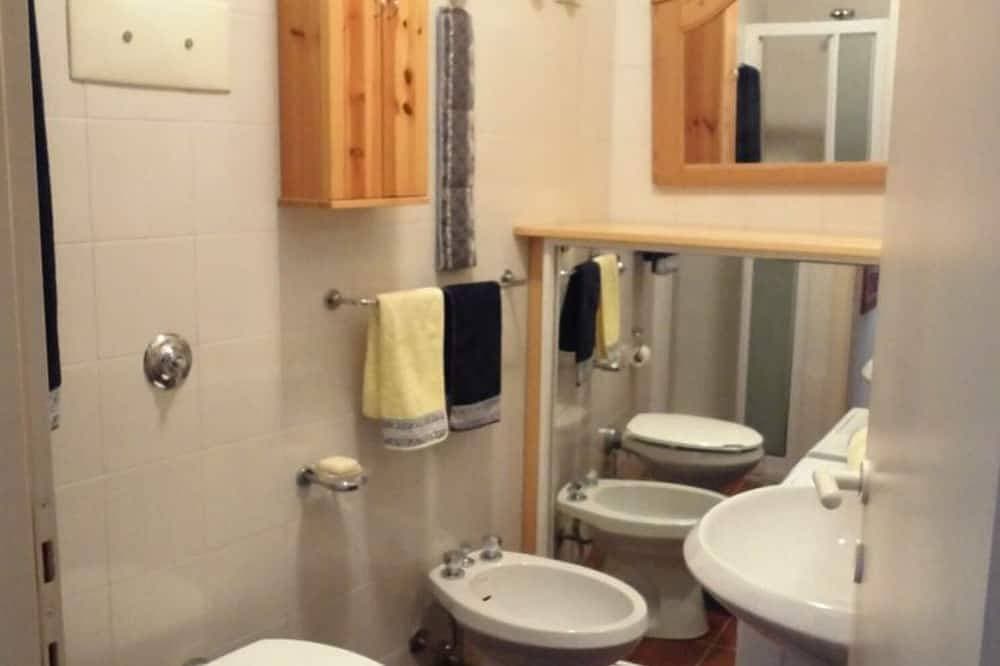 Foto 7 von 30: Zwei-Zimmer-Wohnung in Residenz mit Pool und Panoramablick auf den See in Sale Marasino