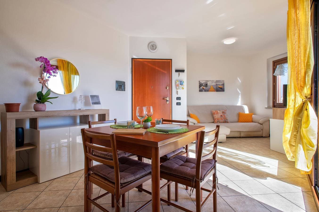 Foto 3 von 23: Ferienwohnung 'Casa Vacanze Emma' mit Bergblick, WLAN und Klimaanlage