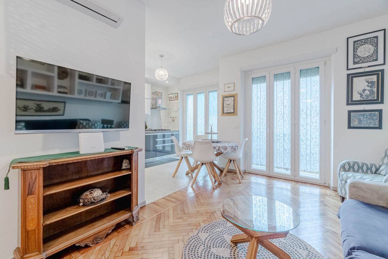 Foto 9 von 27: GuestHost - Elegant Loft x4 - a 500m da Porta Nuova