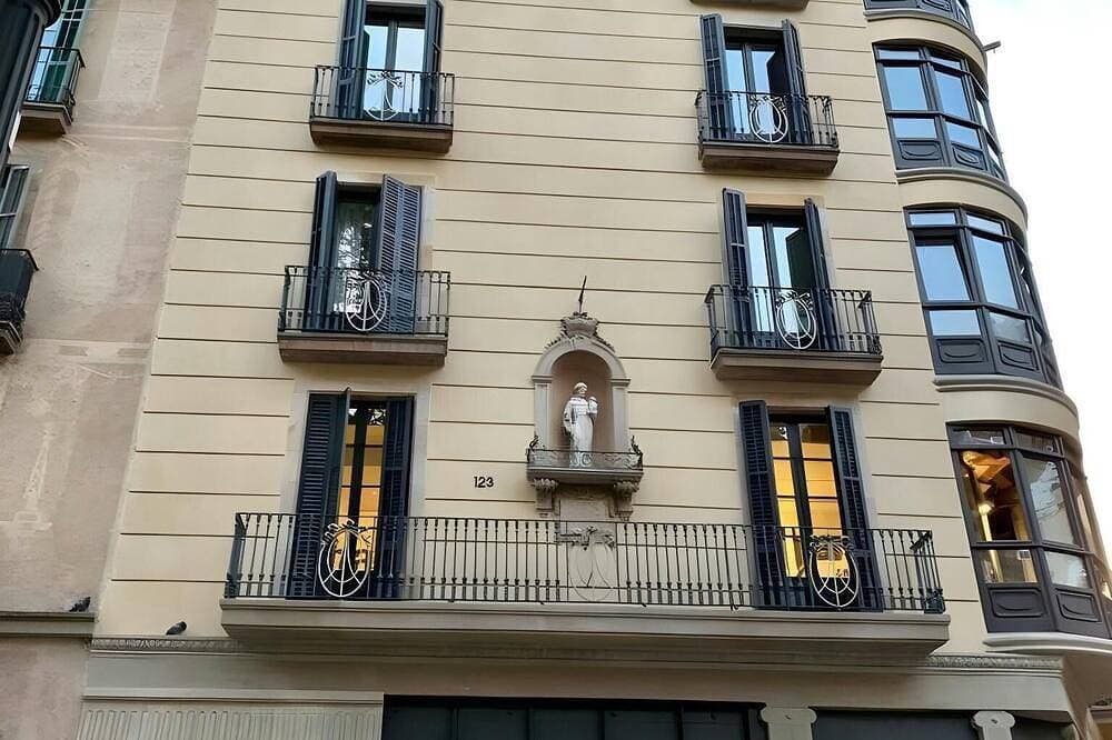 Foto 10 von 16: Sunny, Central & Tranquil. 1br. Plaça Catalunya Rb