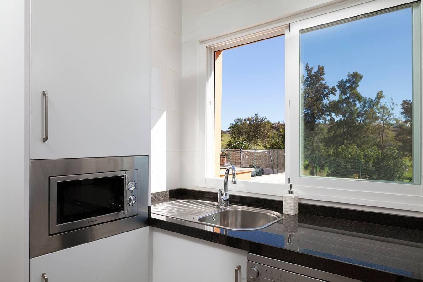 Foto 8 von 30: Ferienwohnung 'Apartamento Baviera Golf 002' mit Meerblick, Pool und privater Terrasse