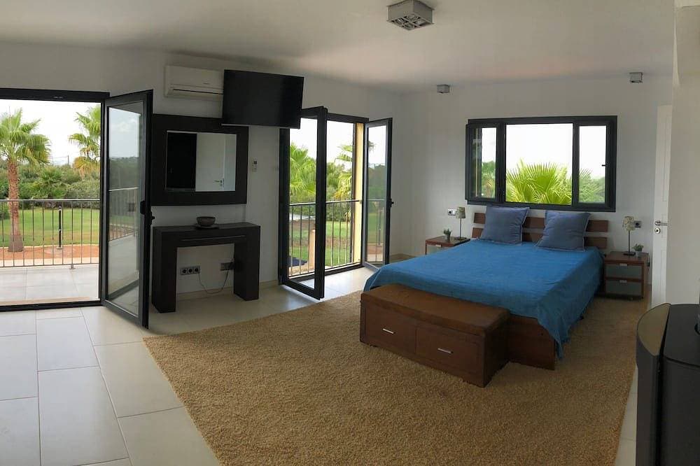Foto 2 von 30: Exklusive Villa mit beheiztem Pool, Whirlpool und Außenküche