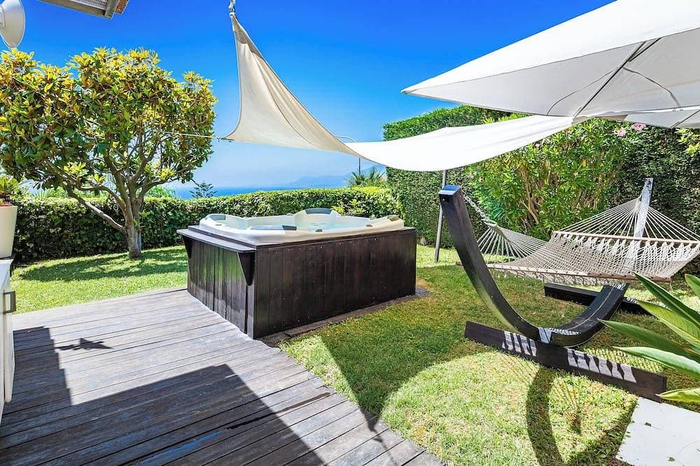 House \"The Seagull\" with garden/ grill/ jacuzzi sea view 1