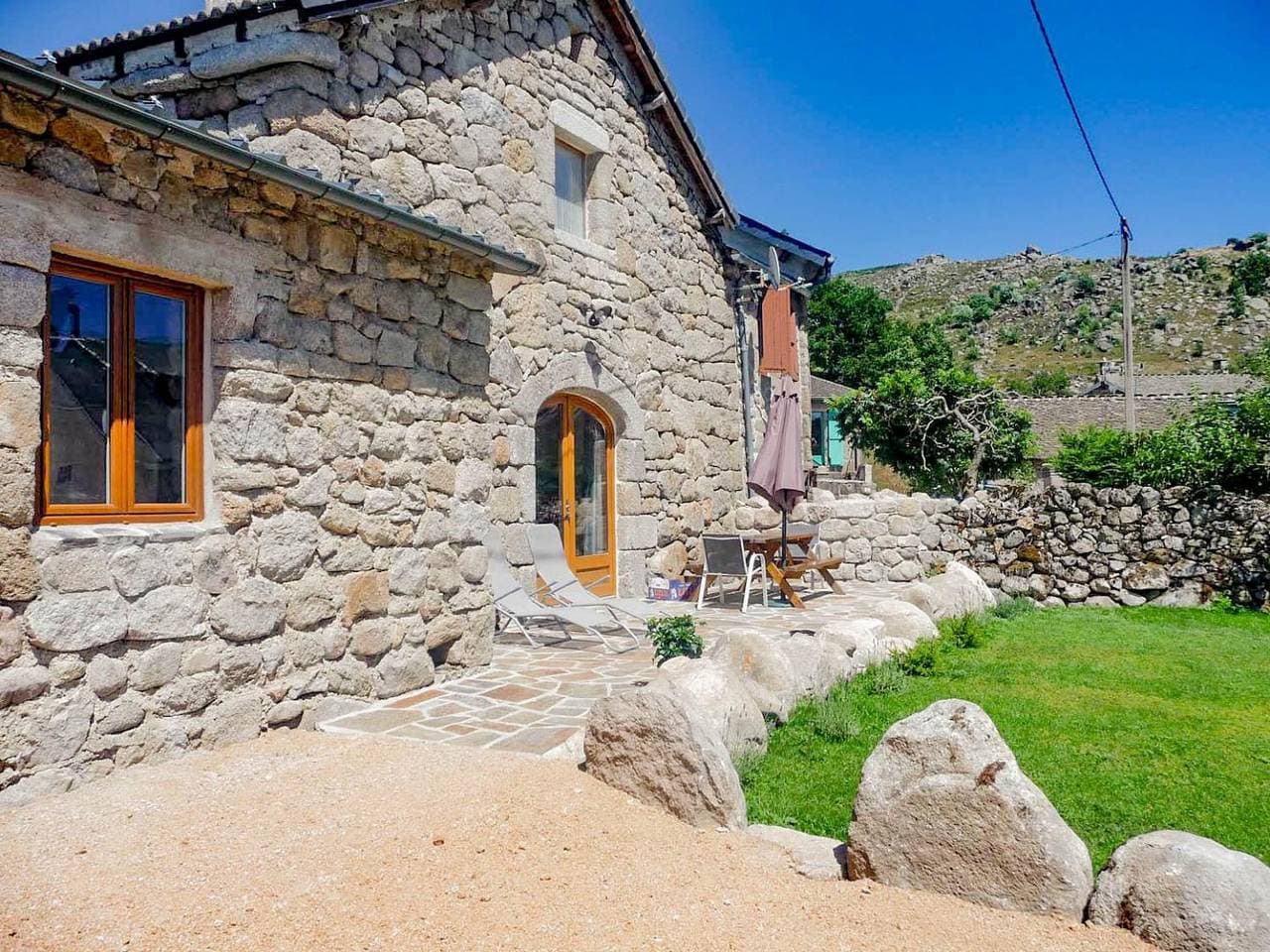 Gîte de la Cascade 6/8 pers à Rûnes 1