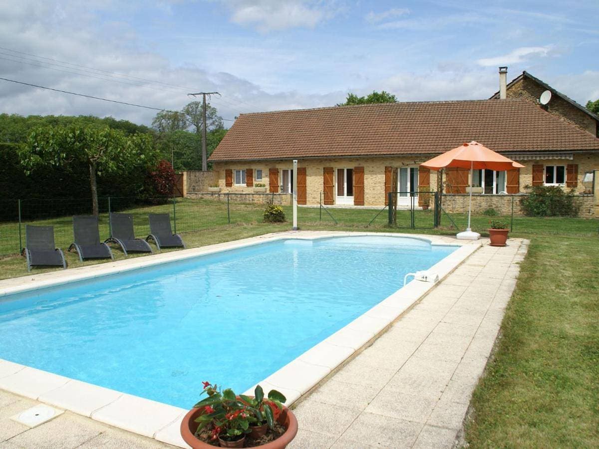 Holiday home with pool, enclosed garden 1