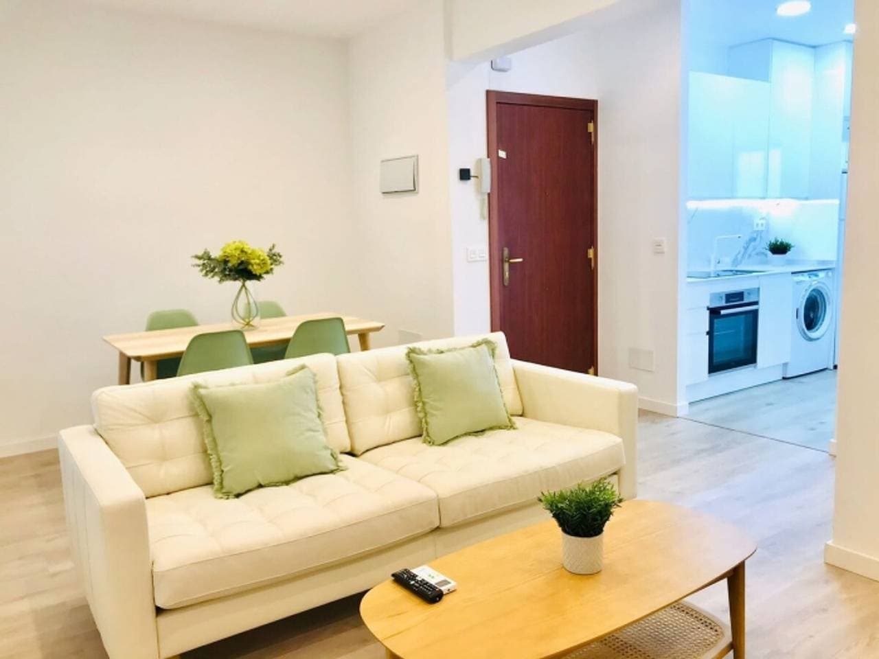 Foto 3 von 12: Moderne Wohnung in Málaga mit 2 Schlafzimmern