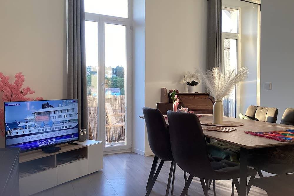Apartment in the heart of the village, in a quiet location, with a panoramic view. 1