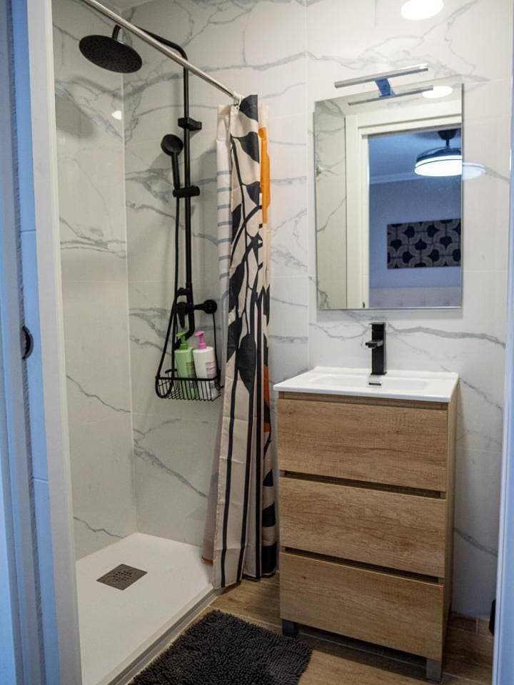 Foto 7 von 12: Double Room with Private Bathroom