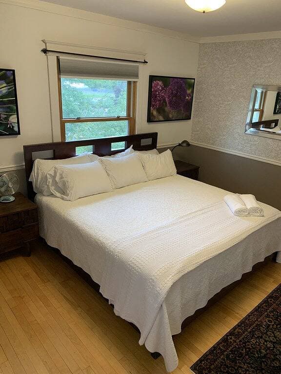 Foto 6 von 26: Four Square Marquette- Centrally located w porch, patio, sauna, fire pit