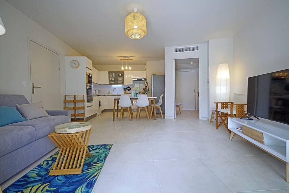 Foto 7 von 12: Hervorragende klimatisierte Wohnung, Glasfaser, Swimmingpool und Garage