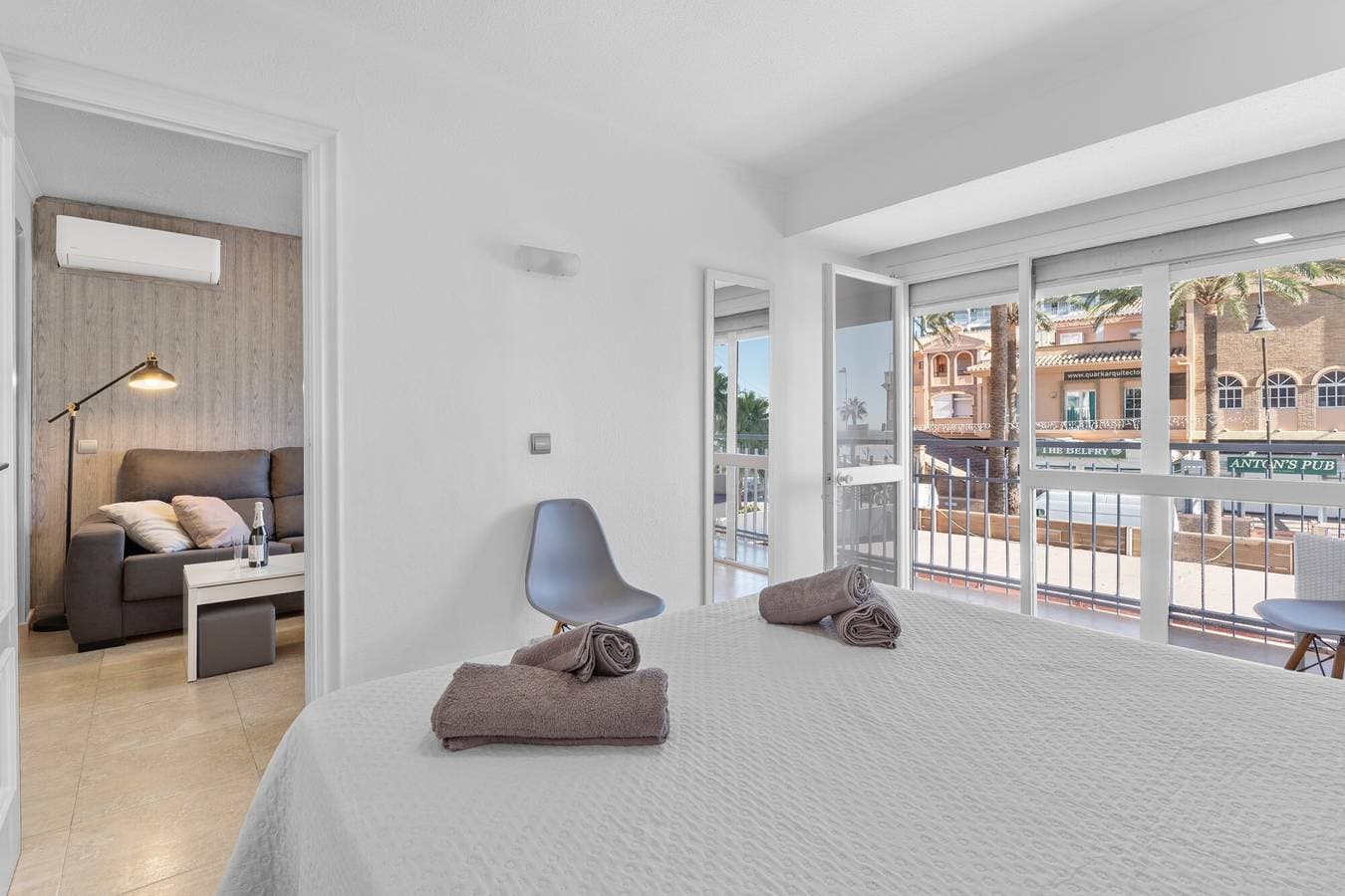 Foto 11 von 20: Apartment 'Beachfront' mit Gemeinschaftspool, WLAN und Klimaanlage