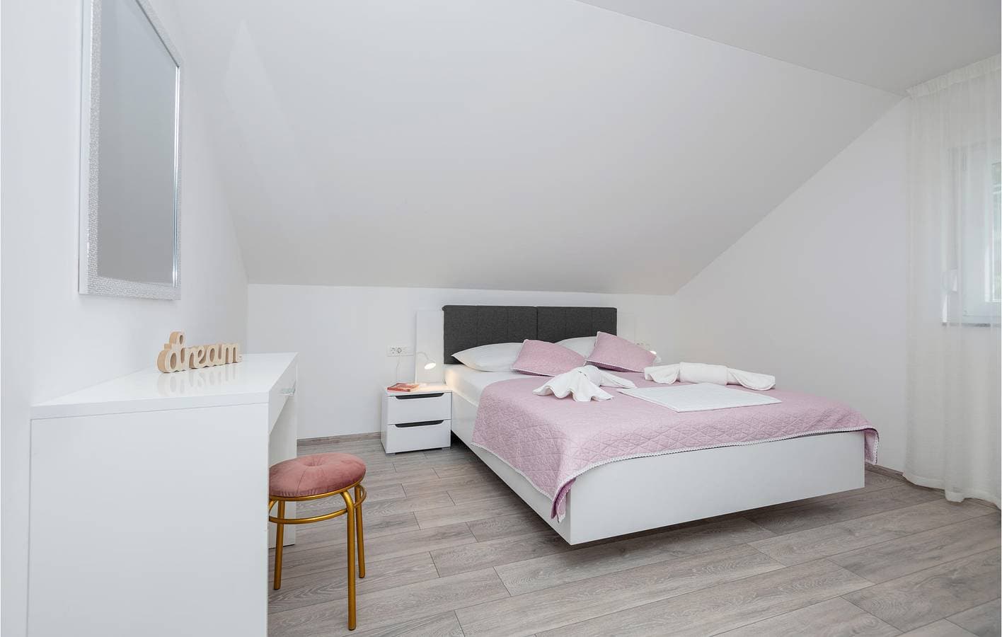 Foto 9 von 34: Gemütliche Ferienwohnung mit Terrasse in der Nähe der Küste und des Stadtzentrums