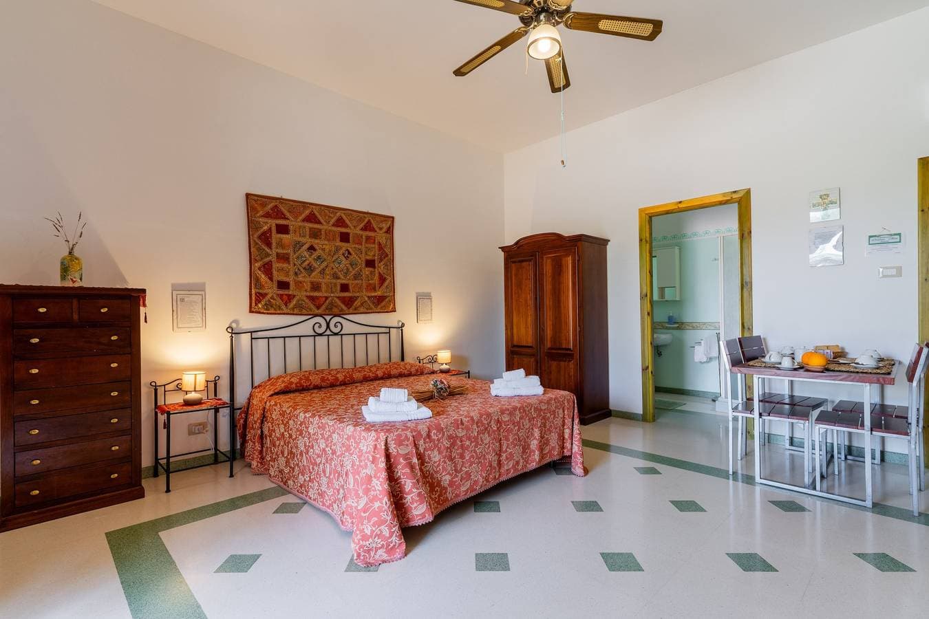Foto 2 von 29: Ferienwohnung "Domus Mea Salento Arazzo Rosso" mit Gemeinschaftspool, Gemeinschaftsterrasse und WLAN
