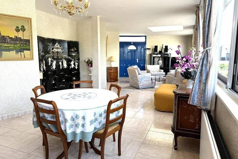 Foto 10 von 19: Apartment for 6 people, 50 m from the coastal path and 500 m from Fort-Bloqué beach, Wi-Fi,...