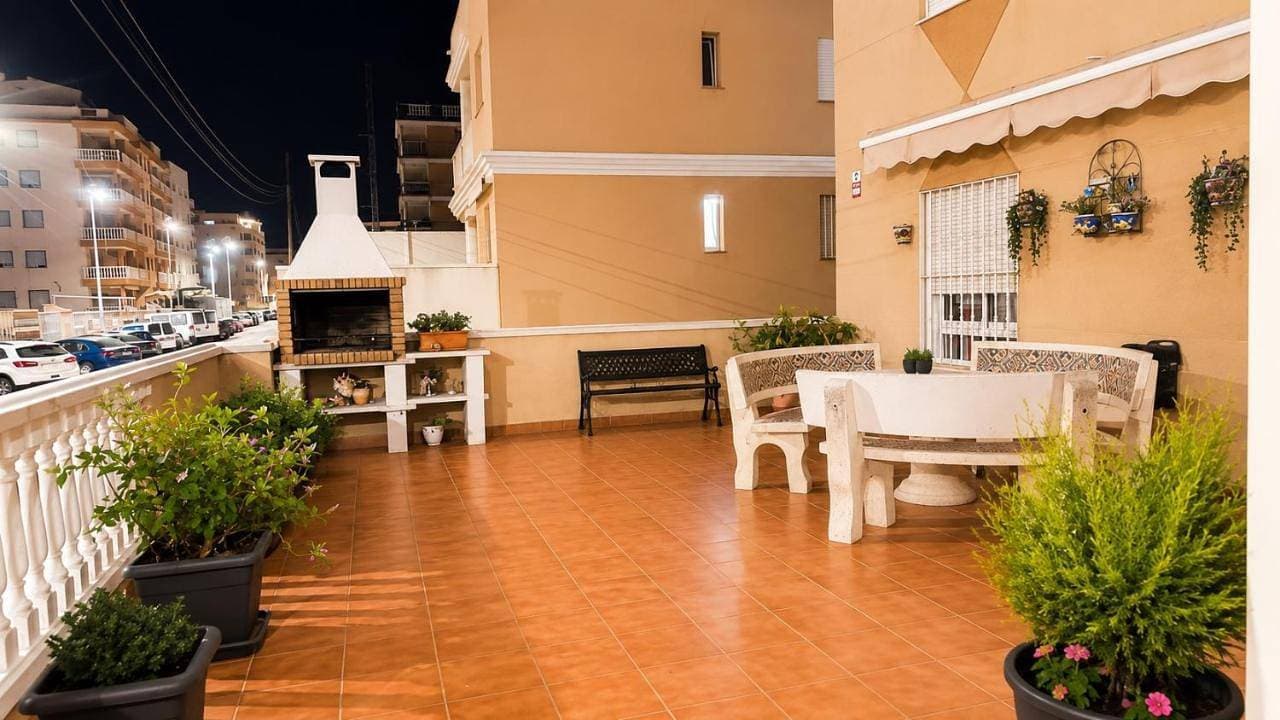 Foto 3 von 43: Two-Bedroom Apartment with Terrace and Sea View