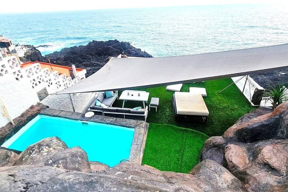 House on the seafront 1
