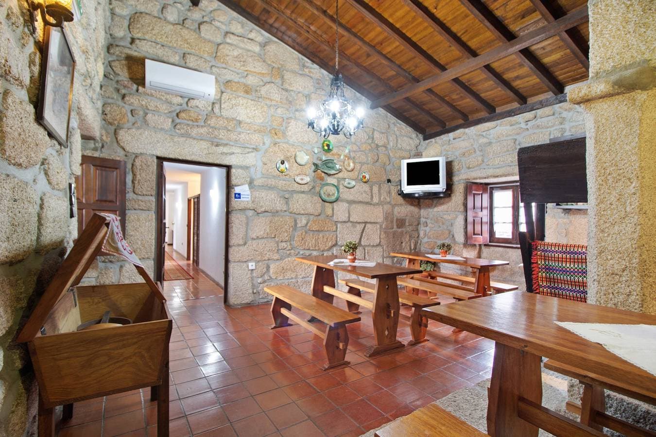 Foto 7 von 39: Zimmer 'Suite 3 - Casa Do Adro' mit Bergblick, Wi-Fi und Klimaanlage