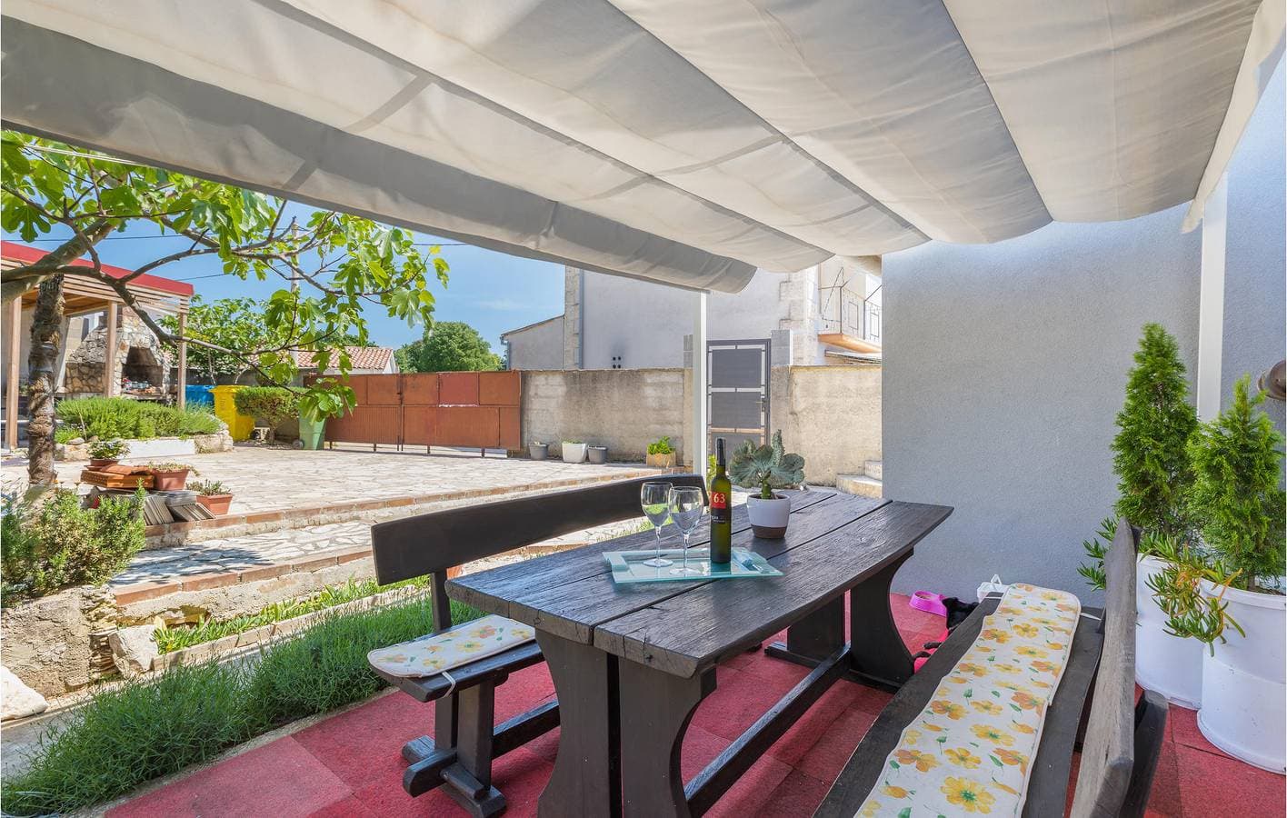 Foto 9 von 39: Charmante 70 m² große Wohnung mit Pool, WLAN und Parkplatz, nur wenige Schritte vom Zentrum von Jursici entfernt