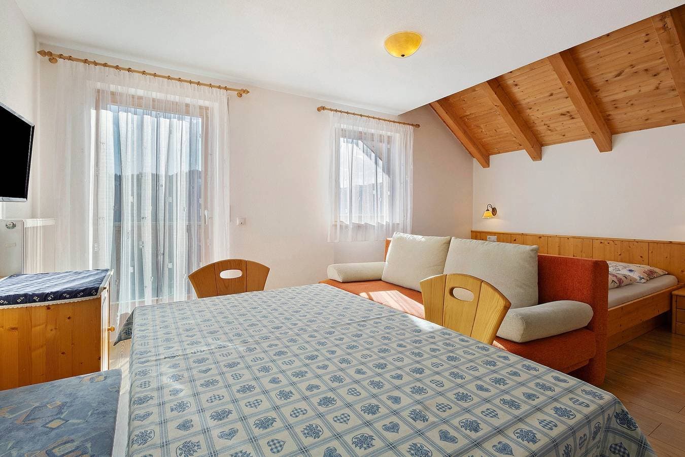 Foto 11 von 23: Apartment 'Rungghof 1' mit Bergblick, Gemeinschaftsterrasse und WLAN
