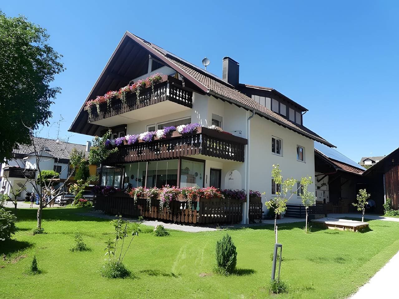 Foto 2 von 25: Ferienwohnung 'Diepold' mit Bergblick, Gemeinschaftsgarten und Wi-Fi