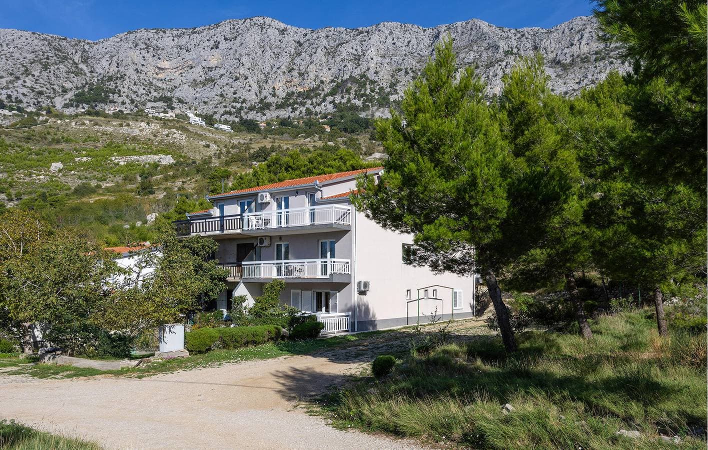Foto 3 von 20: Charmantes Apartment mit Terrasse, WLAN, Parkplatz, 600 m vom Strand entfernt
