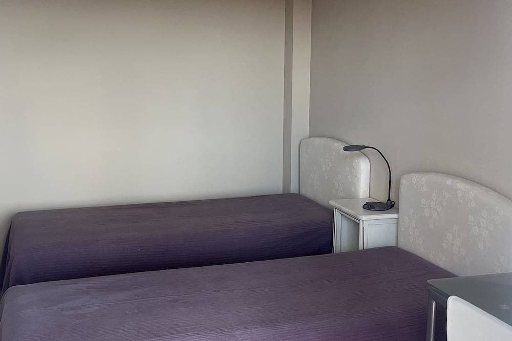 Foto 3 von 16: Zimmer 'Chambre 2' mit Meerblick, Estérel-Gebirge, WLAN und Klimaanlage