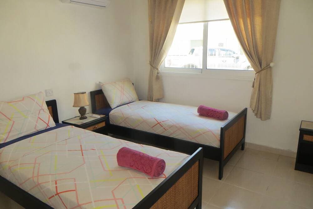 Foto 5 von 30: Erdgeschosswohnung mit Pool, A / C, TV, Dvd, WIFI, Patio und privatem Parkplatz