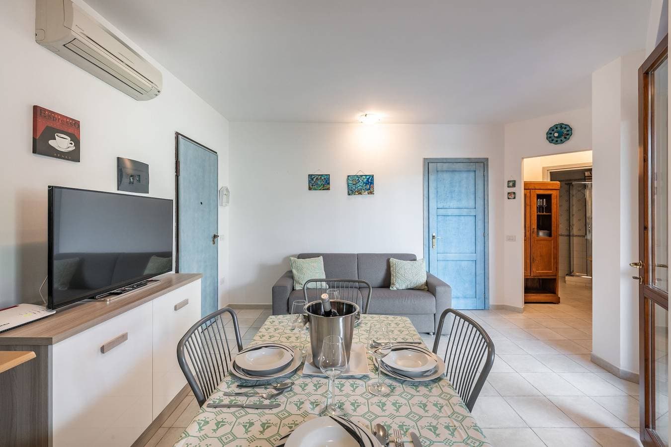 Foto 8 von 33: Ferienwohnung 'Isabel' mit Gemeinschaftspool, WLAN und Klimaanlage