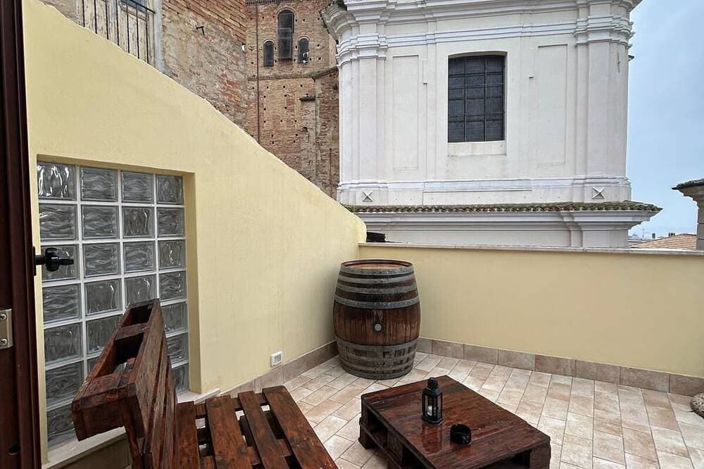 Foto 6 von 13: Suite room with private en suite bathroom and terrace