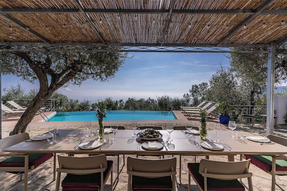 Villa Chez Piè: Panoramic Views, Pool & Concierge 1
