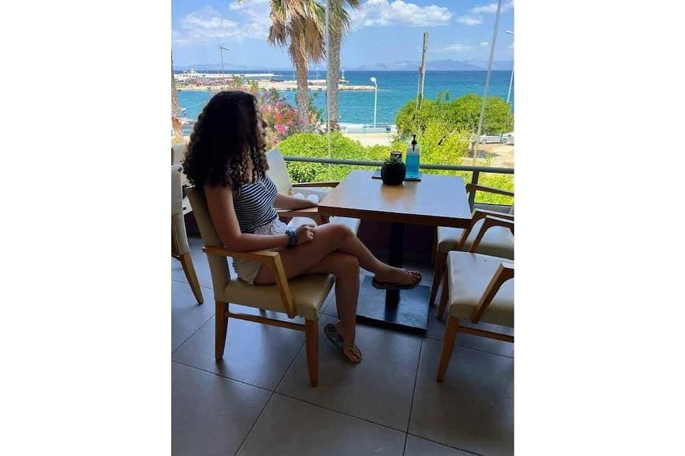 Aegean Breeze Beach House. 1